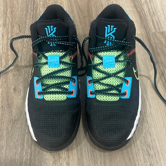 Nike Shoes Nike Kids Grade School Kyrie Flytrap Iv Basketball Shoes